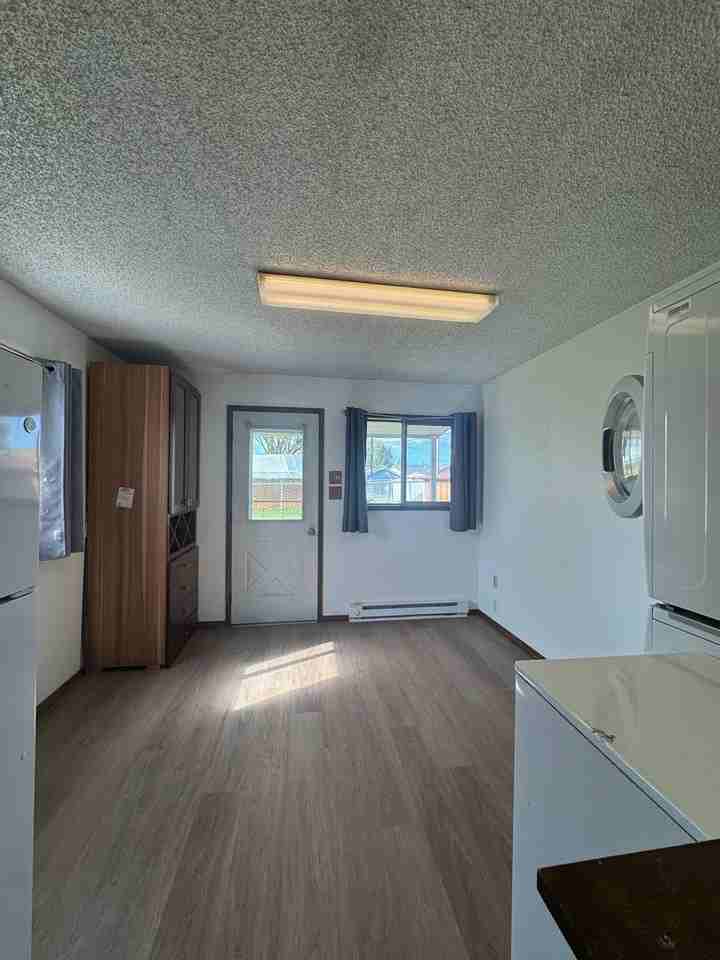 203 E Railroad Ave - Photo 7 of 19