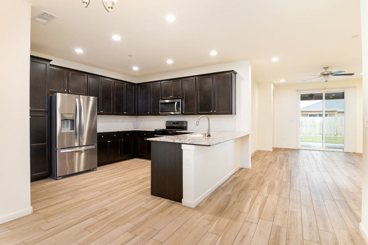 3224 Dorset St - Photo 2 of 21