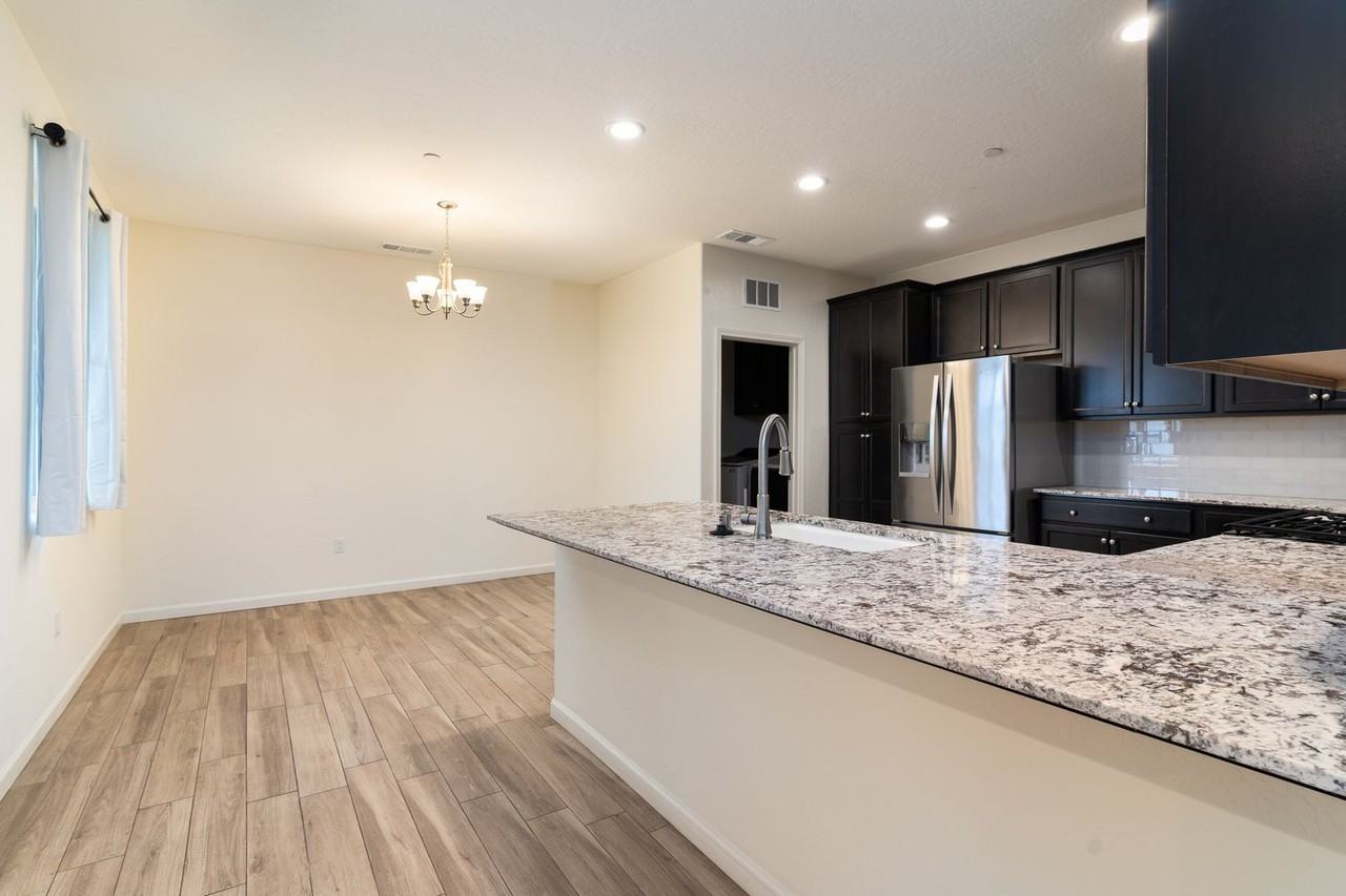 3224 Dorset St - Photo 3 of 21