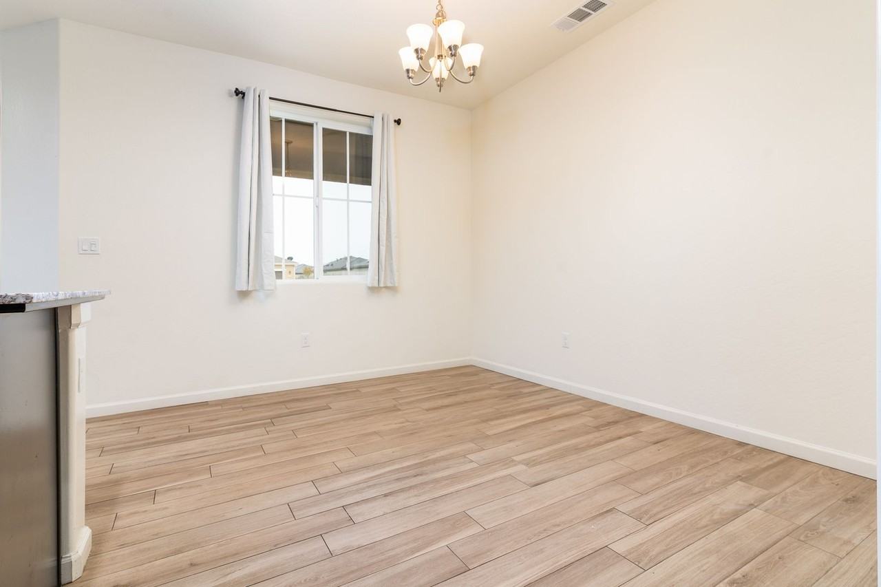 3224 Dorset St - Photo 5 of 21