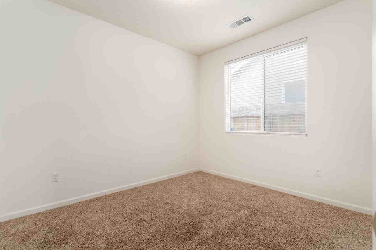 3224 Dorset St - Photo 6 of 21