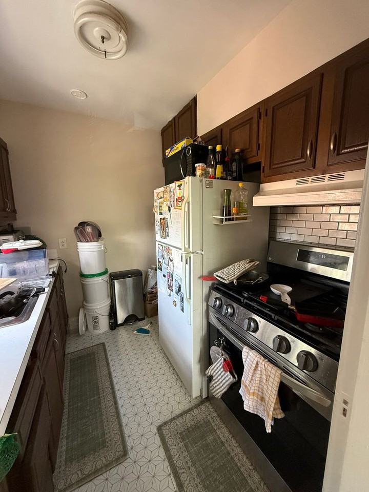 97 Strathmore Rd - Photo 5 of 10