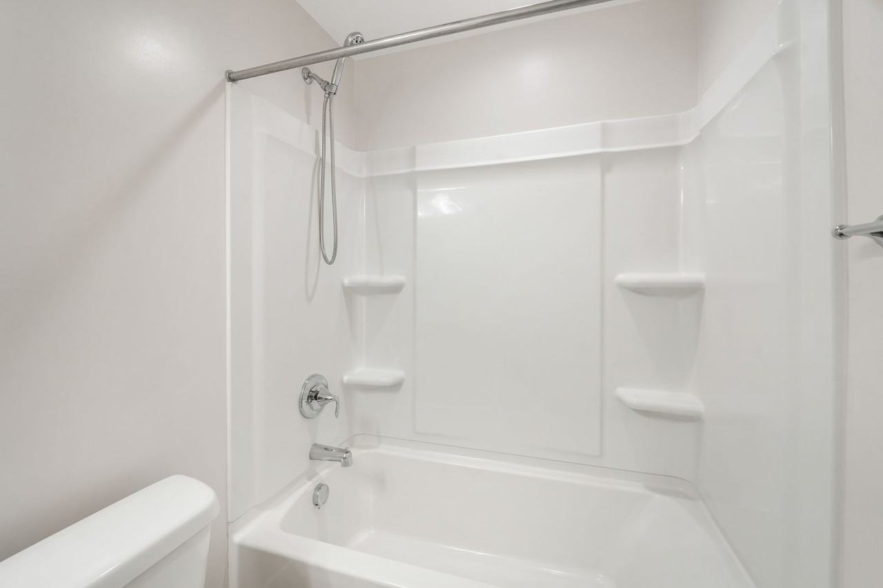 596 N 260 W - Photo 5 of 26