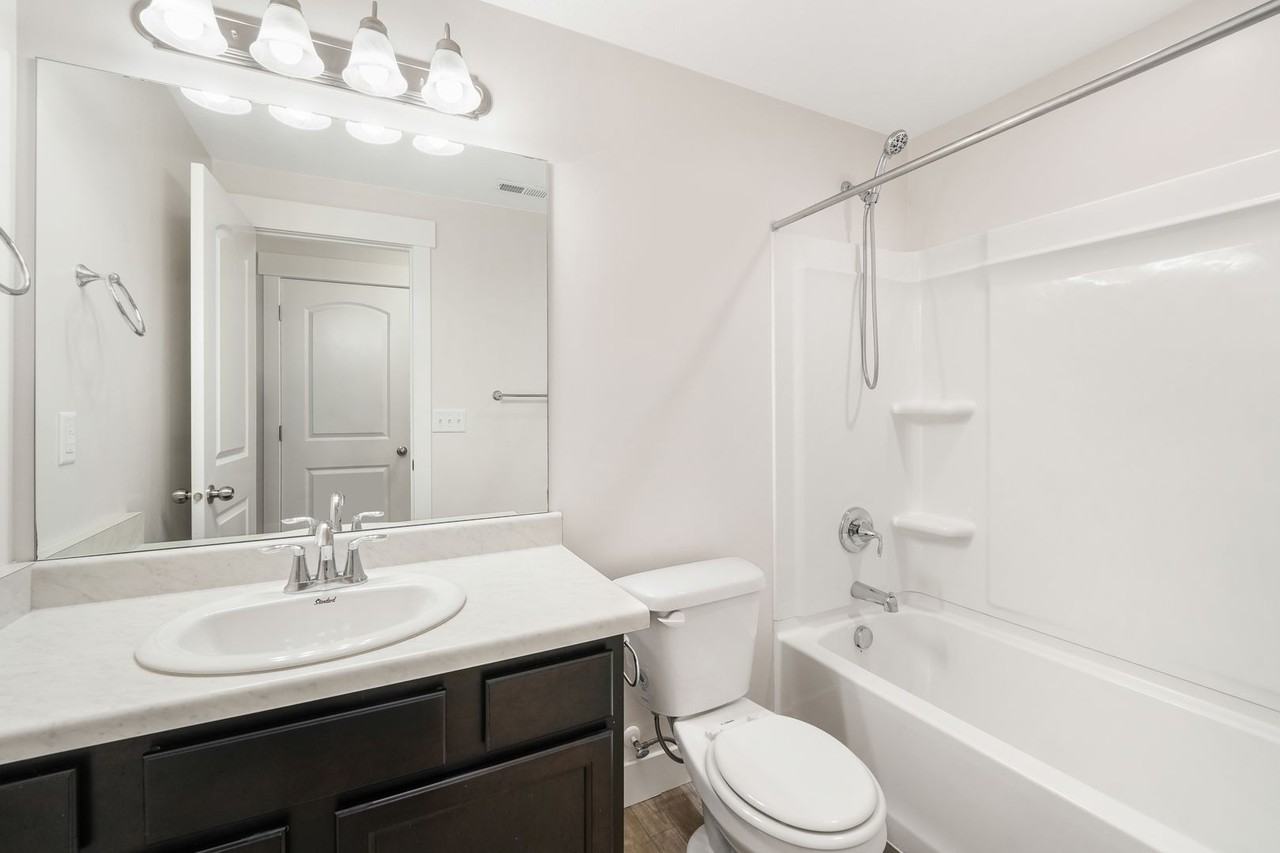 596 N 260 W - Photo 6 of 26