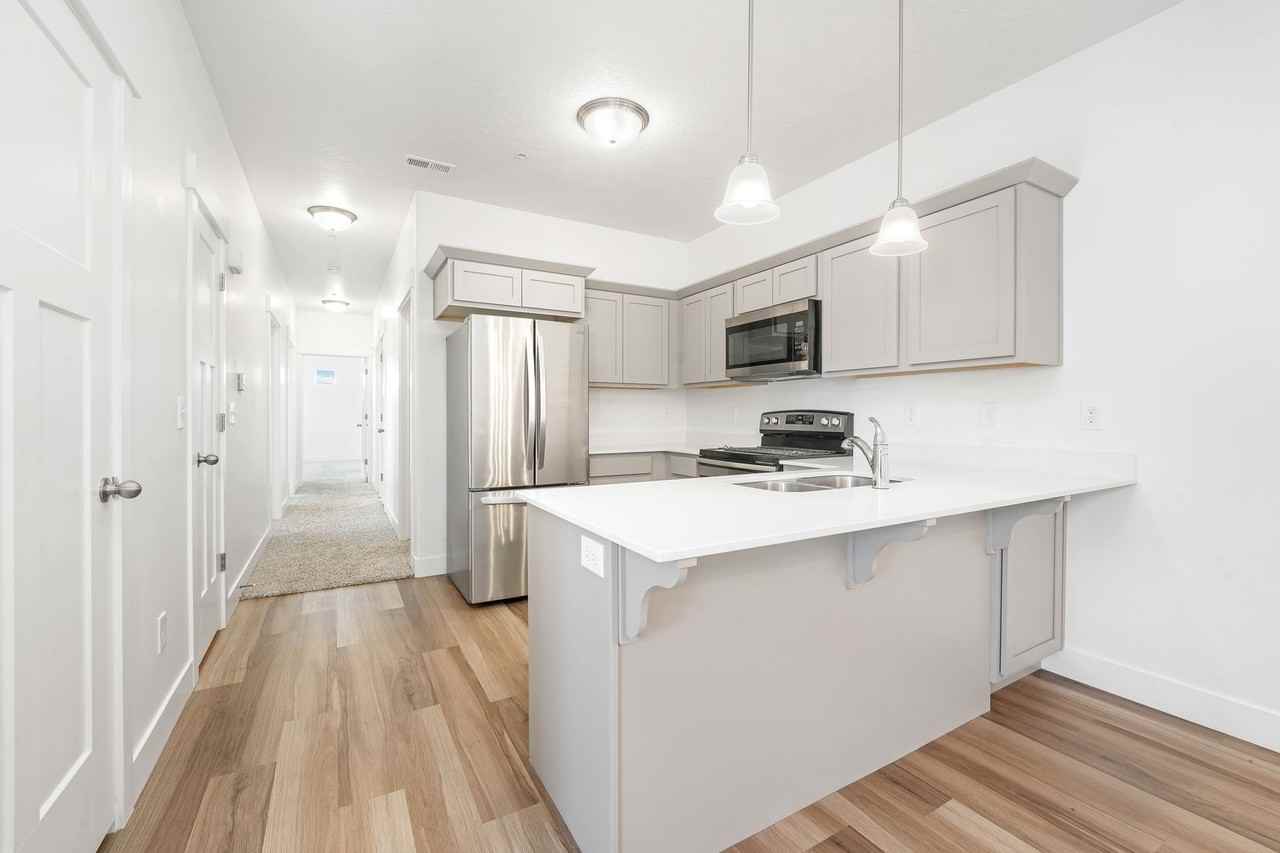 13106 S Keegan Dr - Photo 2 of 16