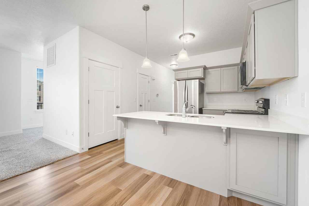 13106 S Keegan Dr - Photo 3 of 16
