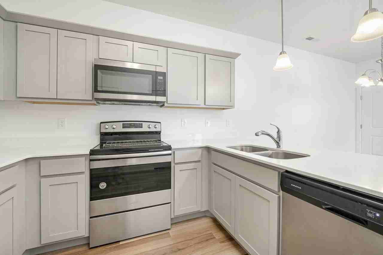 13106 S Keegan Dr - Photo 4 of 16
