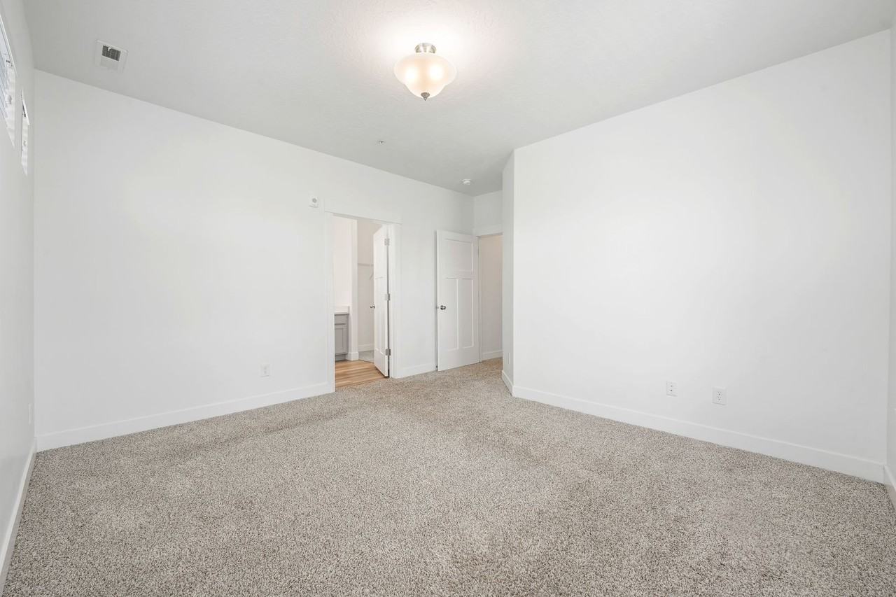 13106 S Keegan Dr - Photo 5 of 16