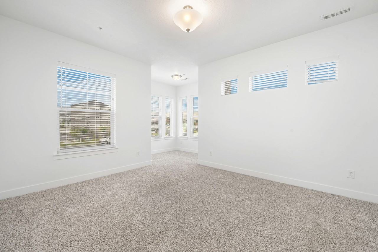 13106 S Keegan Dr - Photo 6 of 16