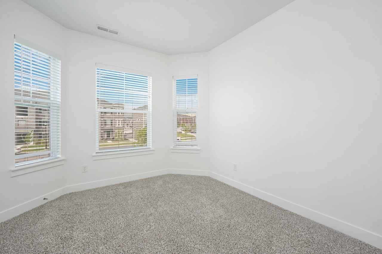 13106 S Keegan Dr - Photo 7 of 16