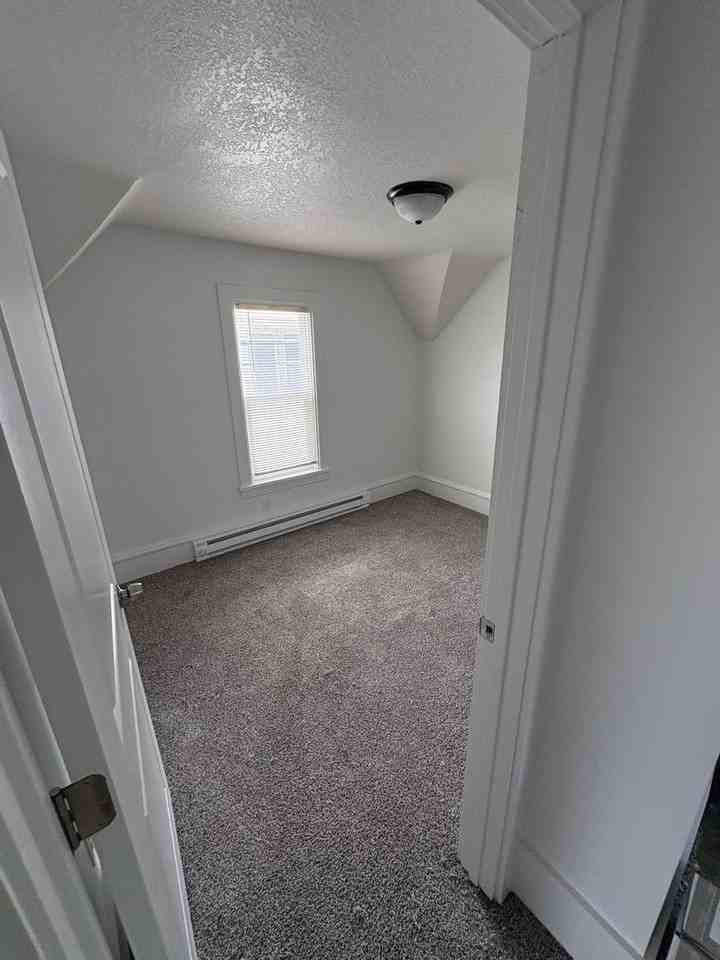 914 18 1/2 Ave Ne - Photo 6 of 11