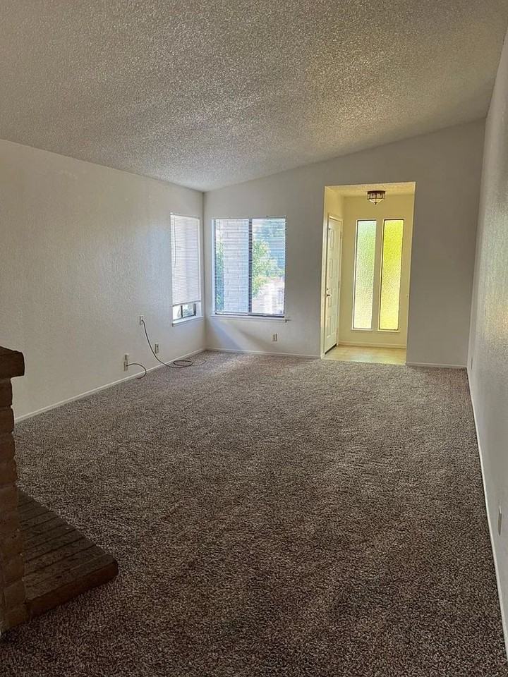 907 Princeton Pl - Photo 4 of 13