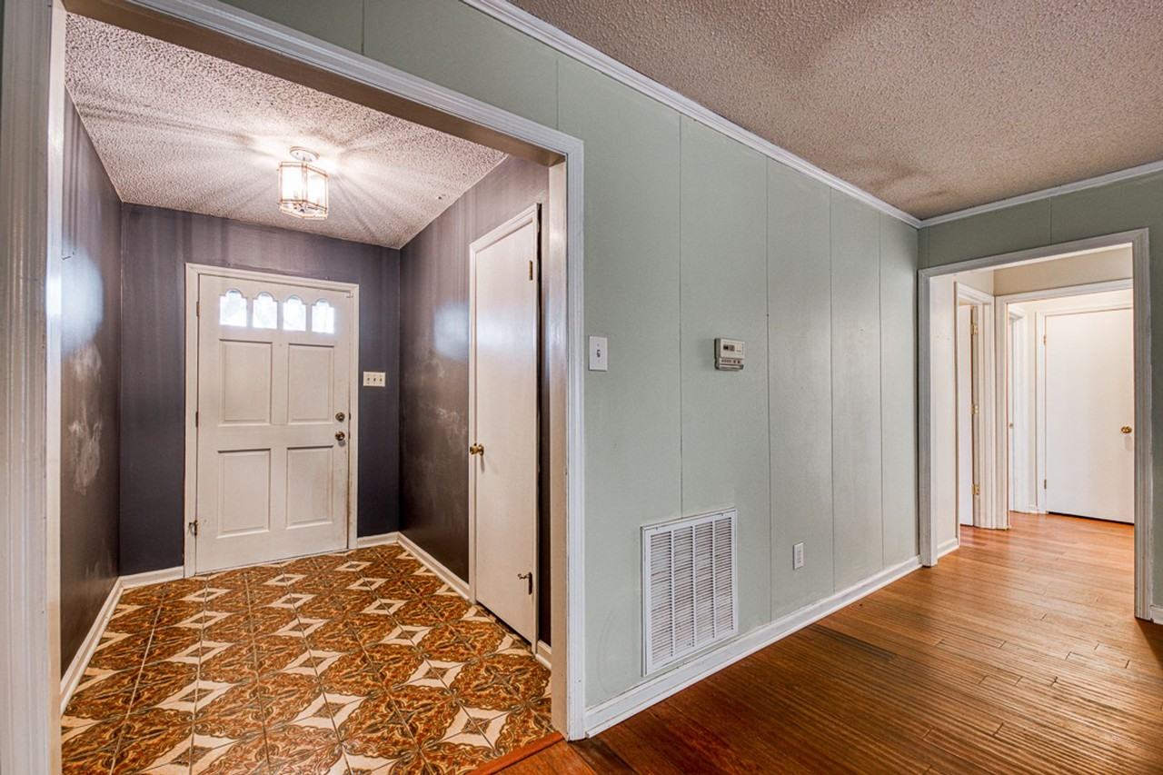 12119 Shawnee Forest Dr - Photo 2 of 23