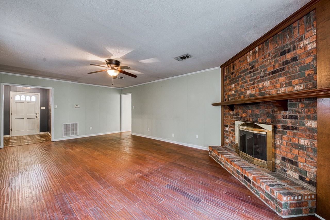 12119 Shawnee Forest Dr - Photo 3 of 23