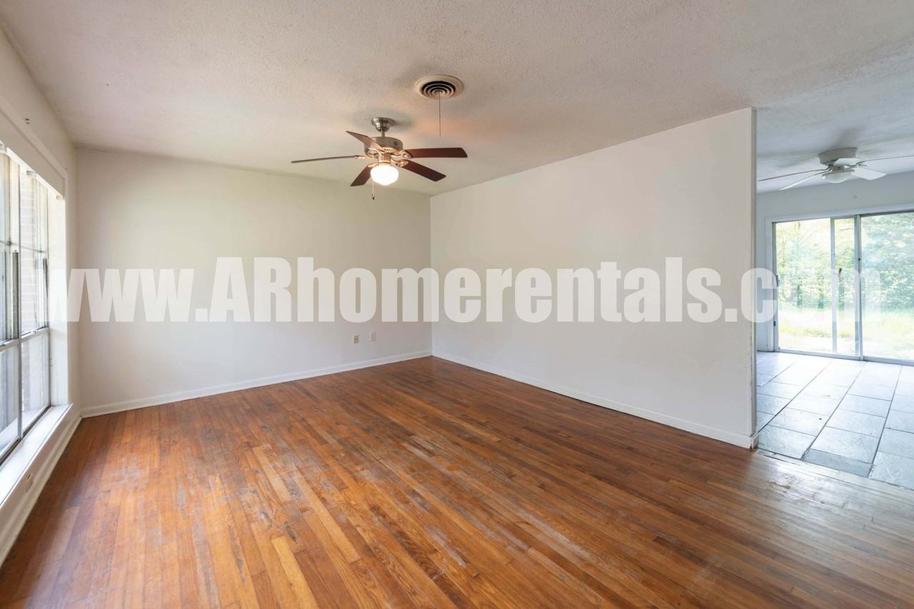 421 Angus St - Photo 2 of 5