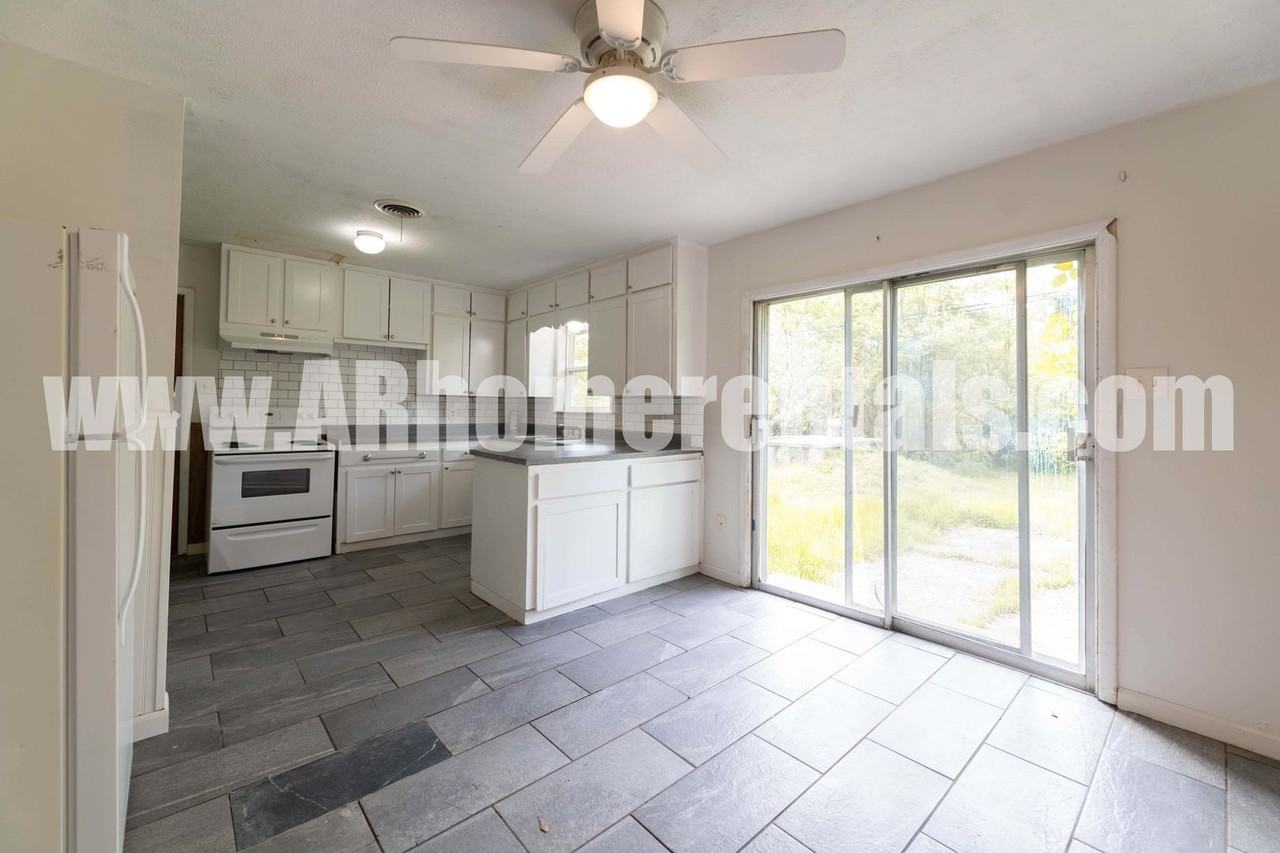 421 Angus St - Photo 3 of 5
