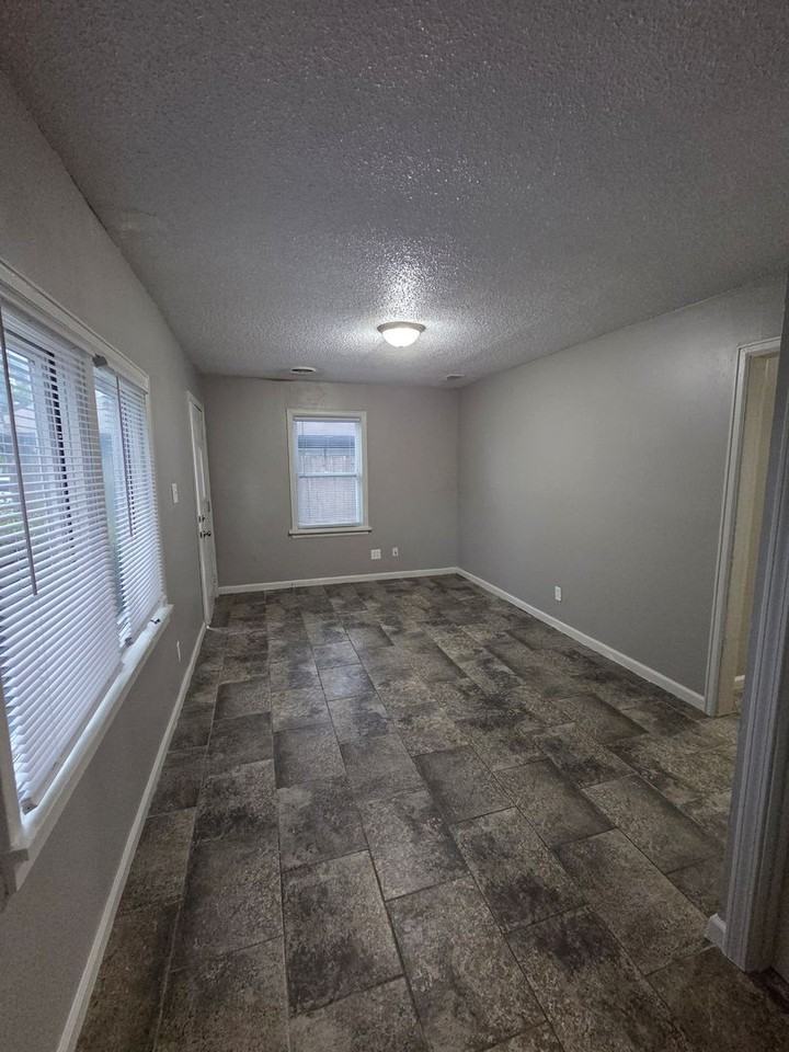 1739 S Glenn St - Photo 6 of 14