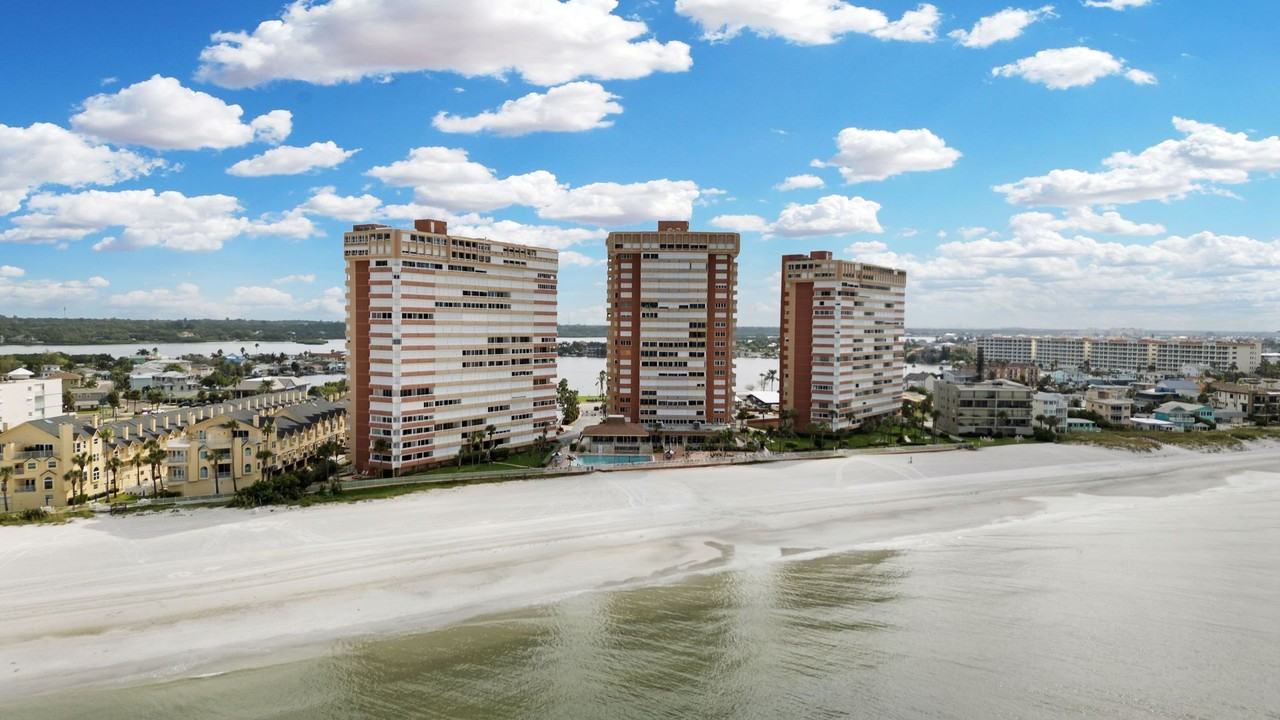 17920 Gulf Blvd #205 - Photo 4 of 45