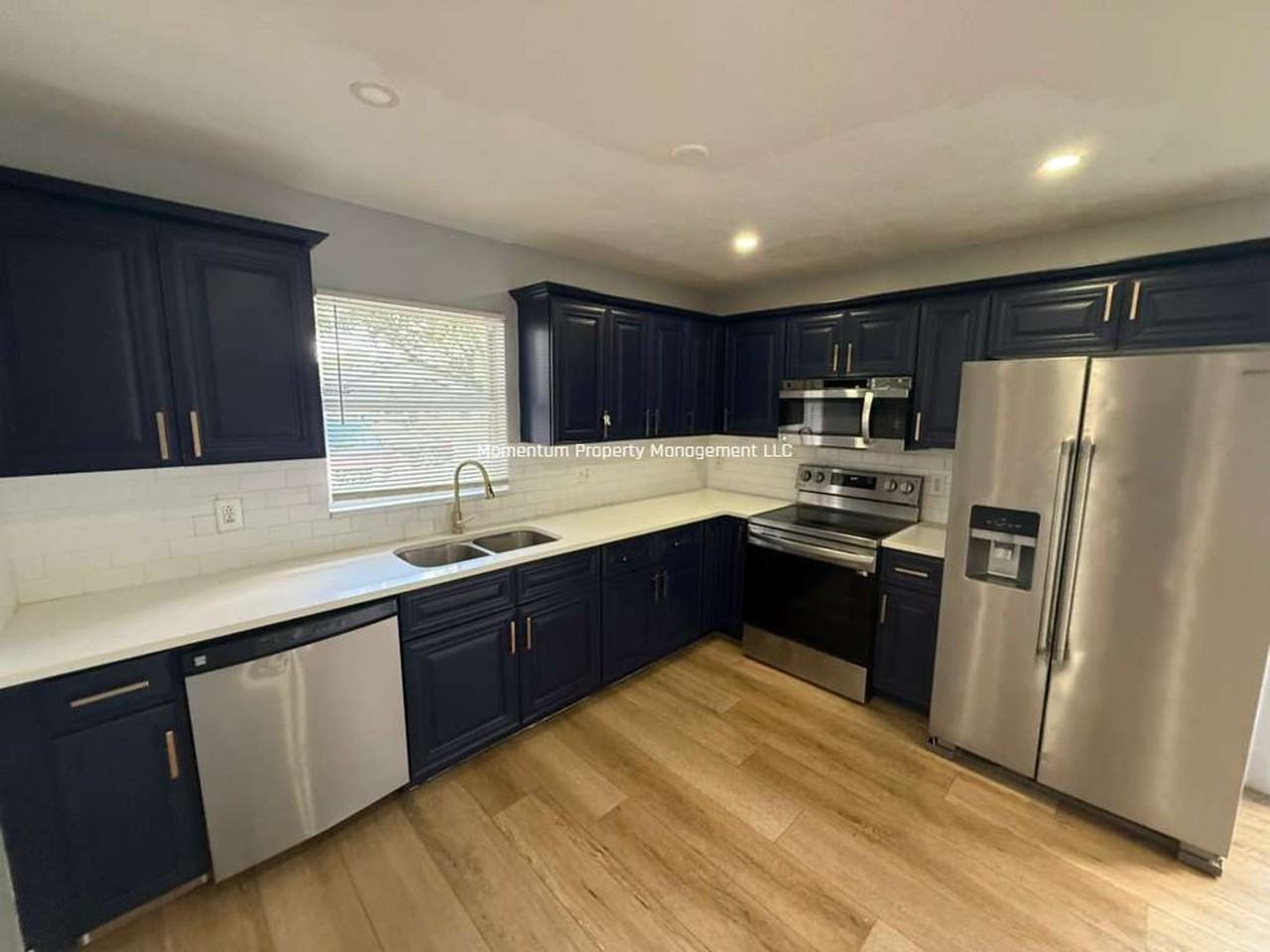 6409 N 41st St - Photo 4 of 12