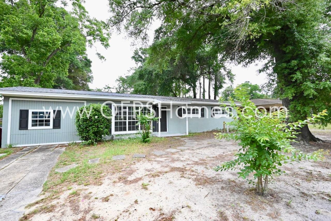 131 Adkinson Dr - Photo 2 of 20