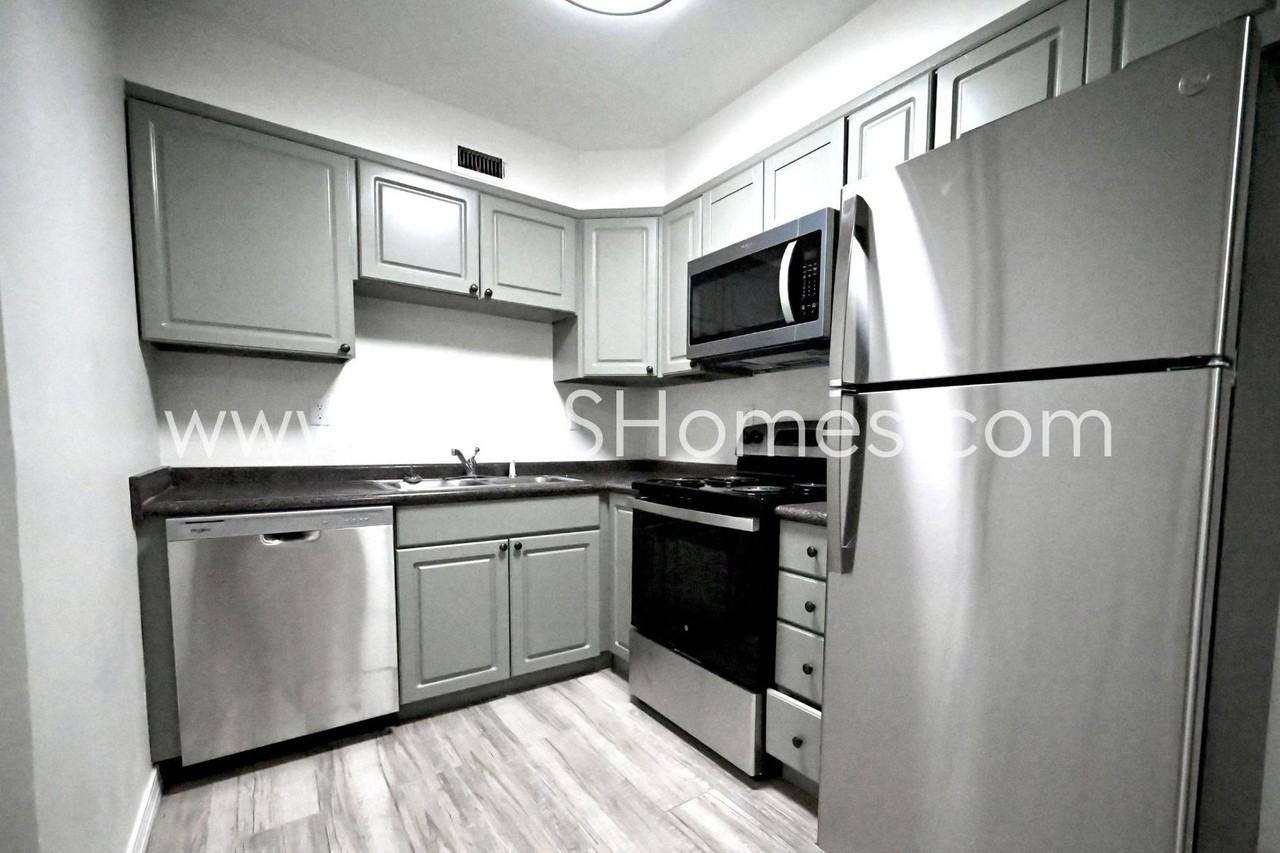 131 Adkinson Dr - Photo 5 of 20
