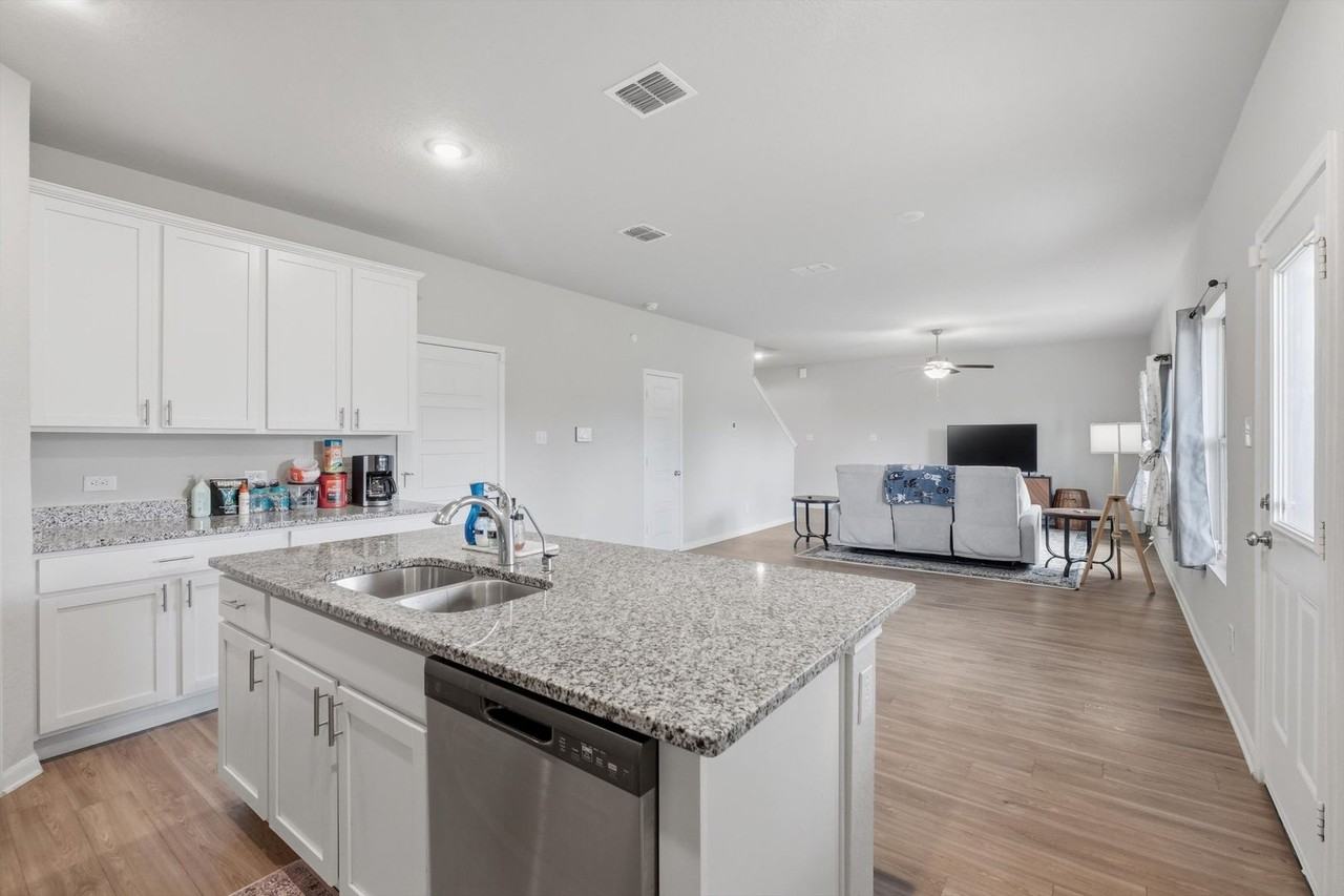 7102 Emerald Vly - Photo 7 of 27