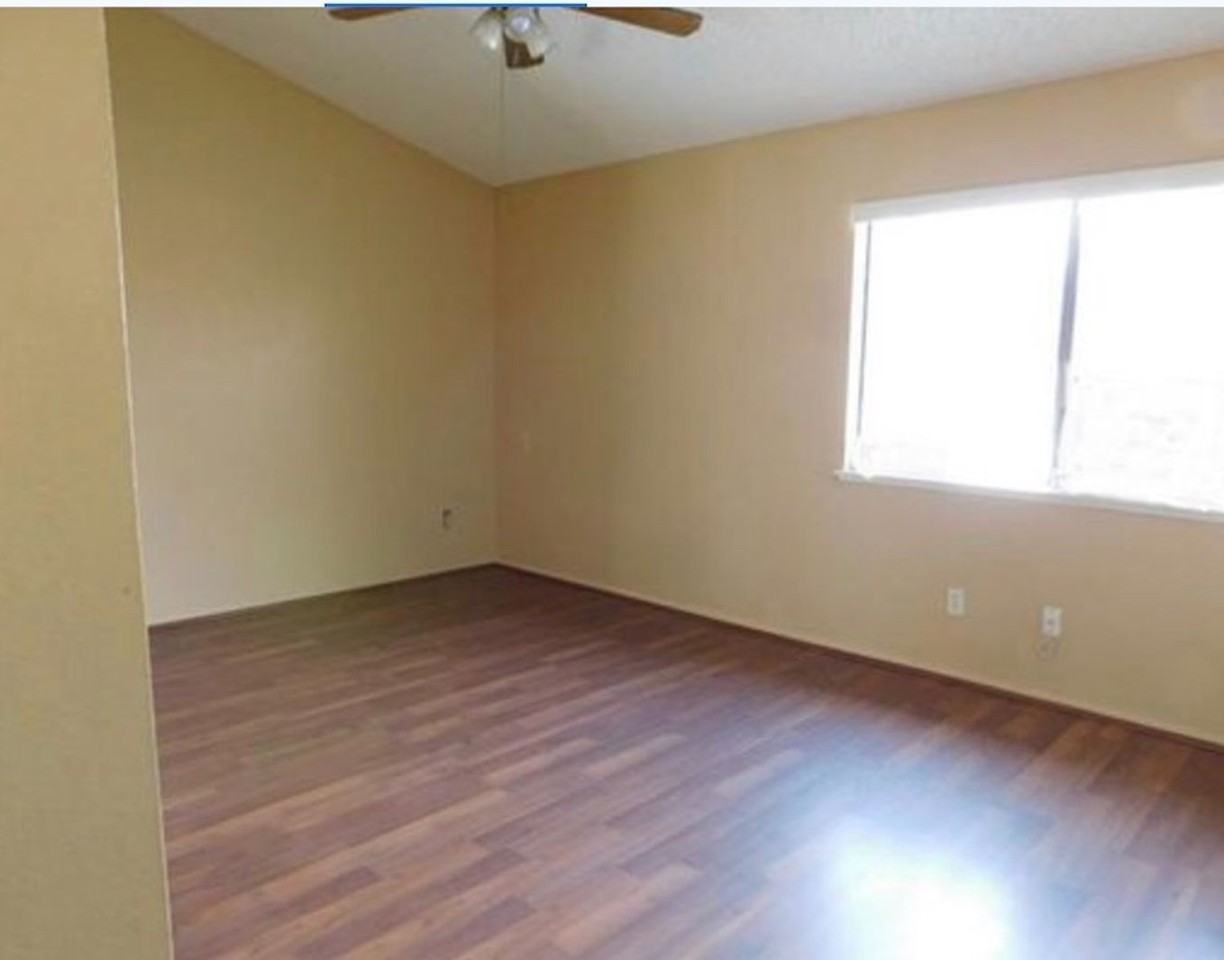 8739 Pine Crest Pl - Photo 6 of 14