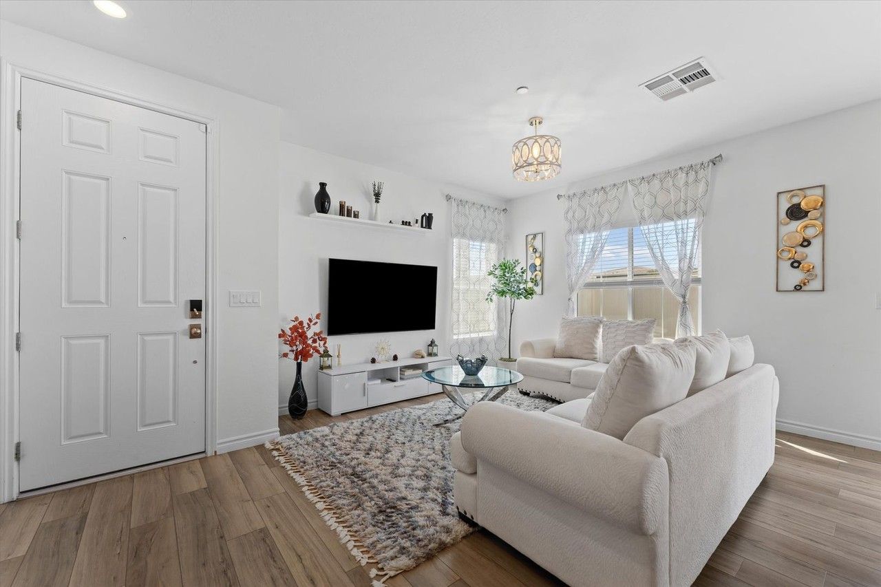 237 Callen Falls Ave - Photo 5 of 39