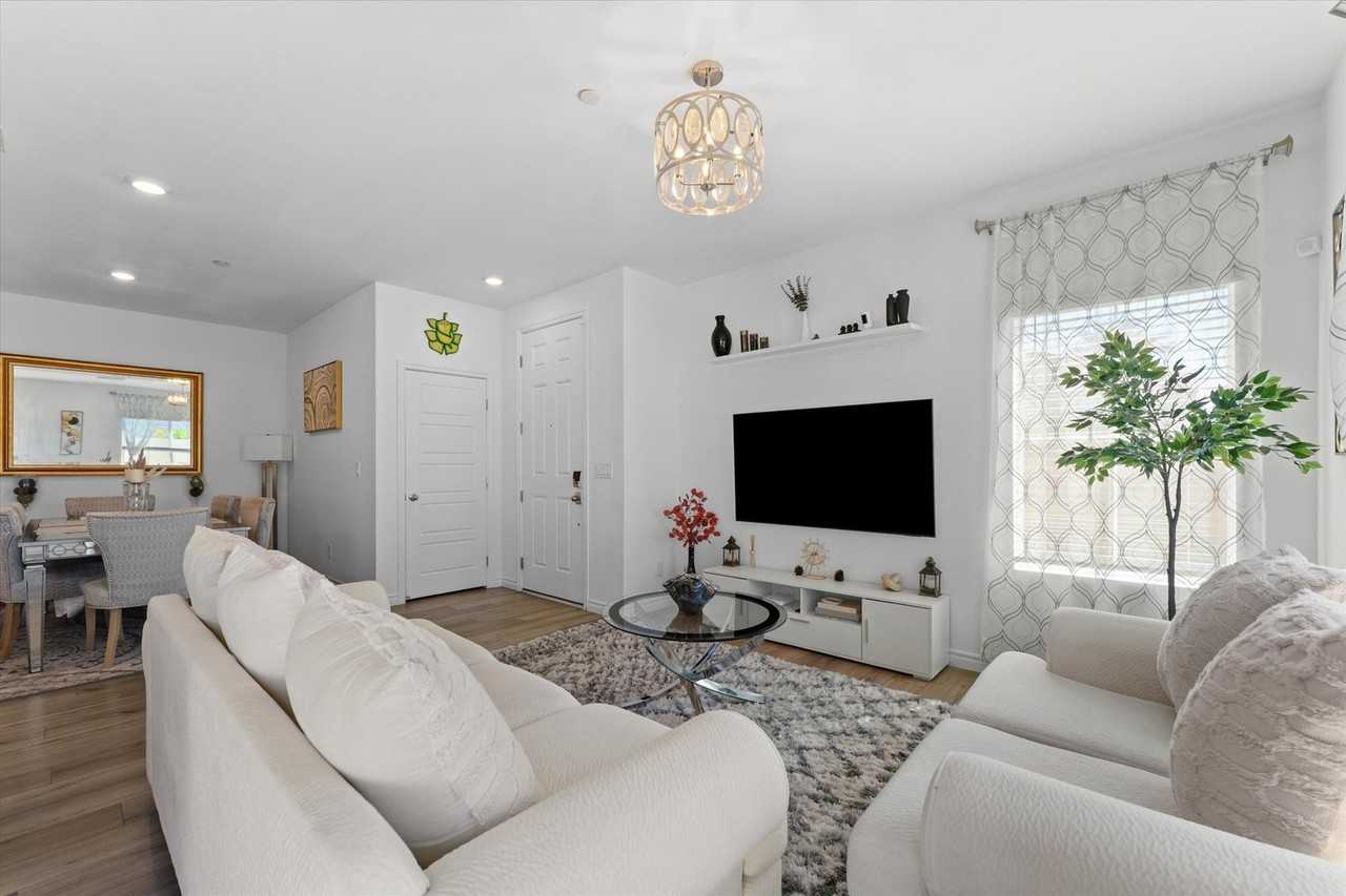 237 Callen Falls Ave - Photo 6 of 39