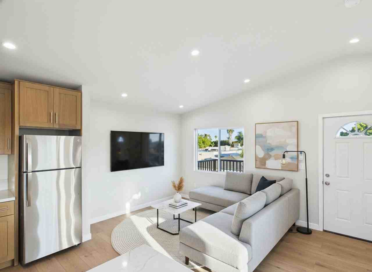 Altadena - Photo 6 of 13