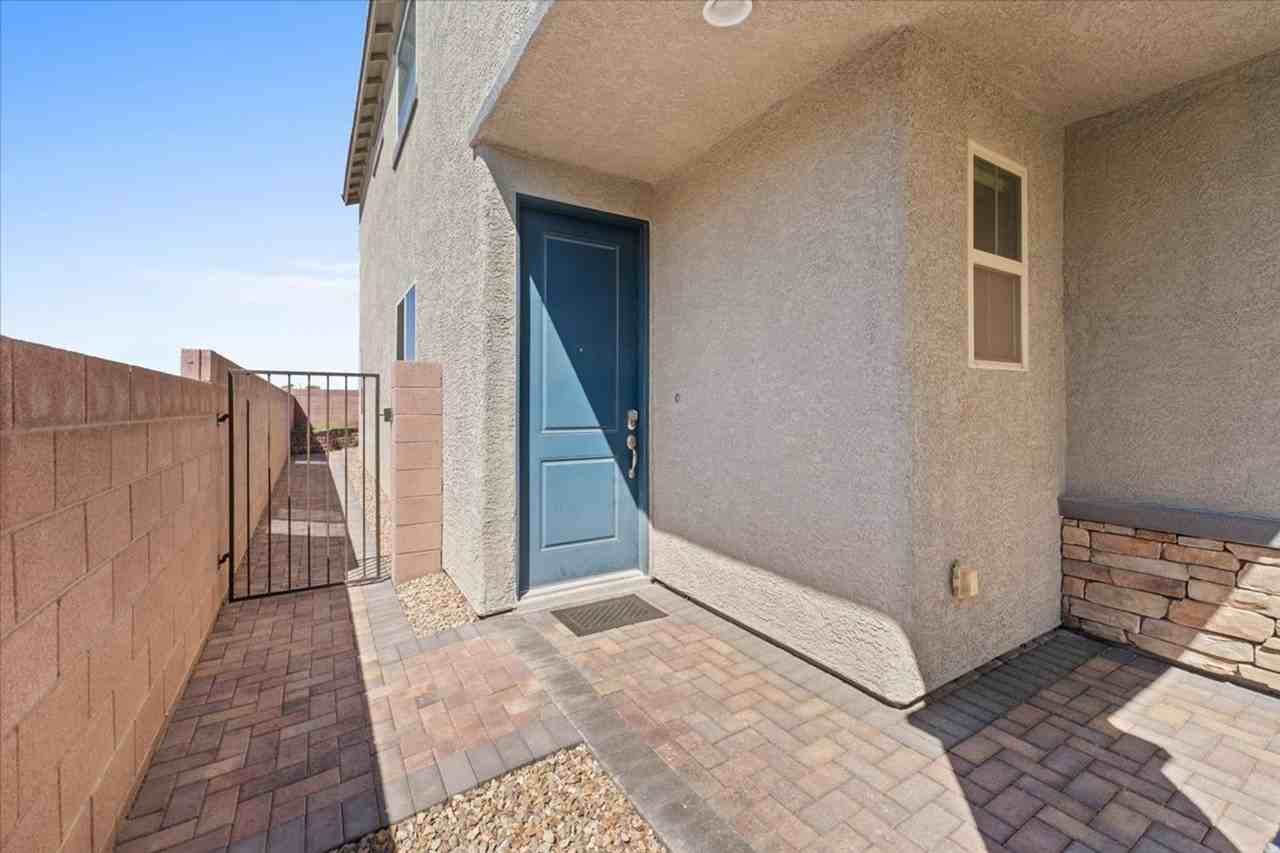 8524 Blazing Desert Ave - Photo 4 of 34