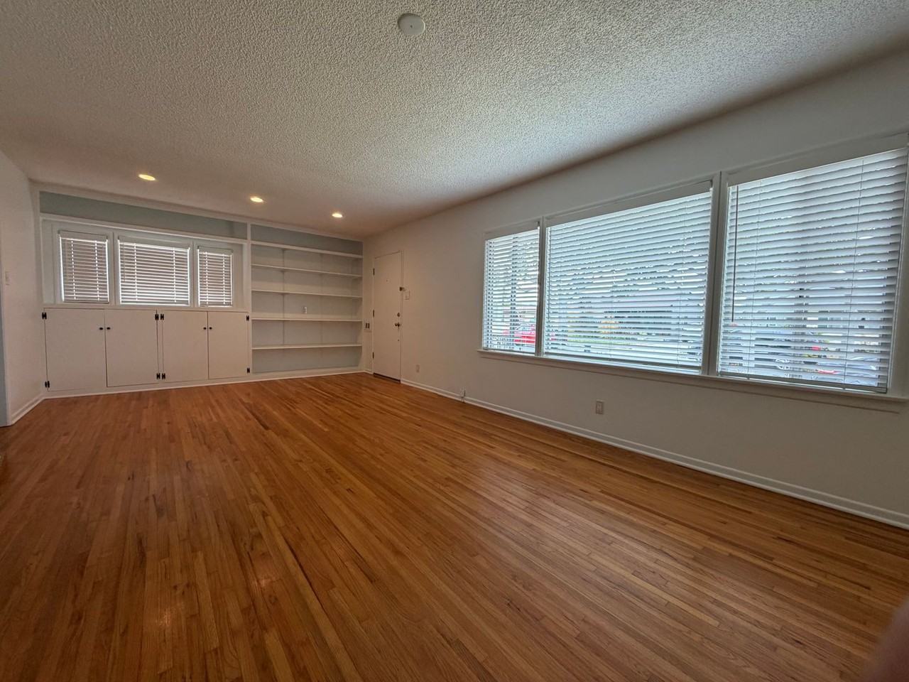 15123 Kornblum Ave - Photo 4 of 20
