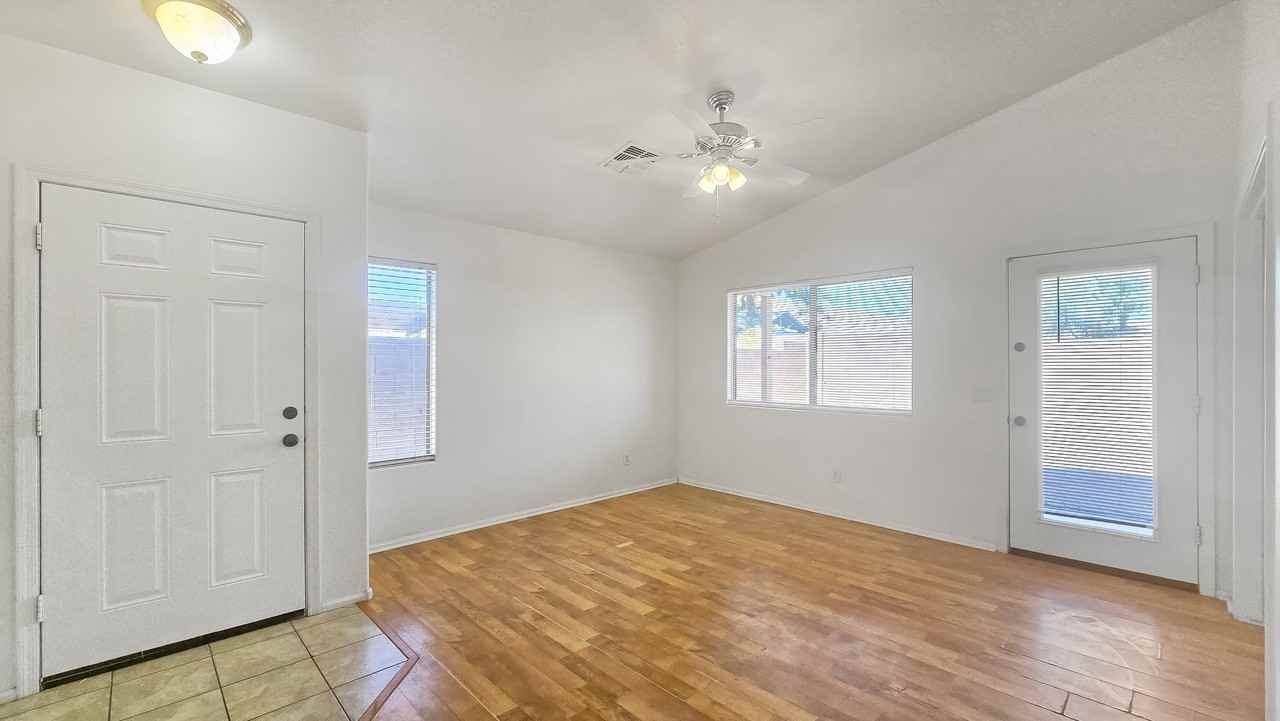 1221 N 161st Ave - Photo 4 of 23