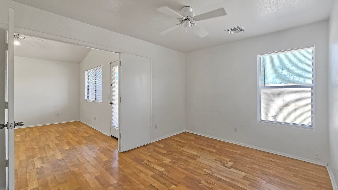 1221 N 161st Ave - Photo 5 of 23