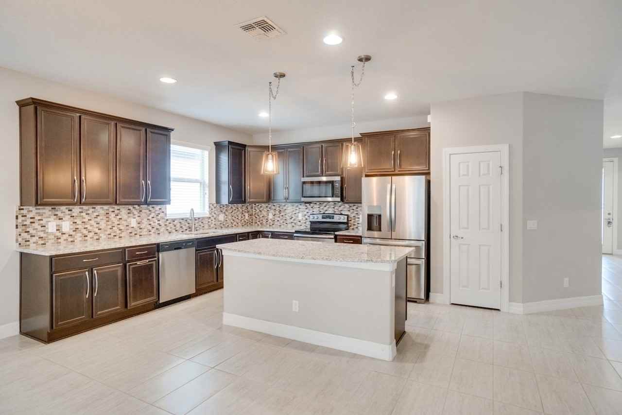 2751 Mead Ave - Photo 3 of 29