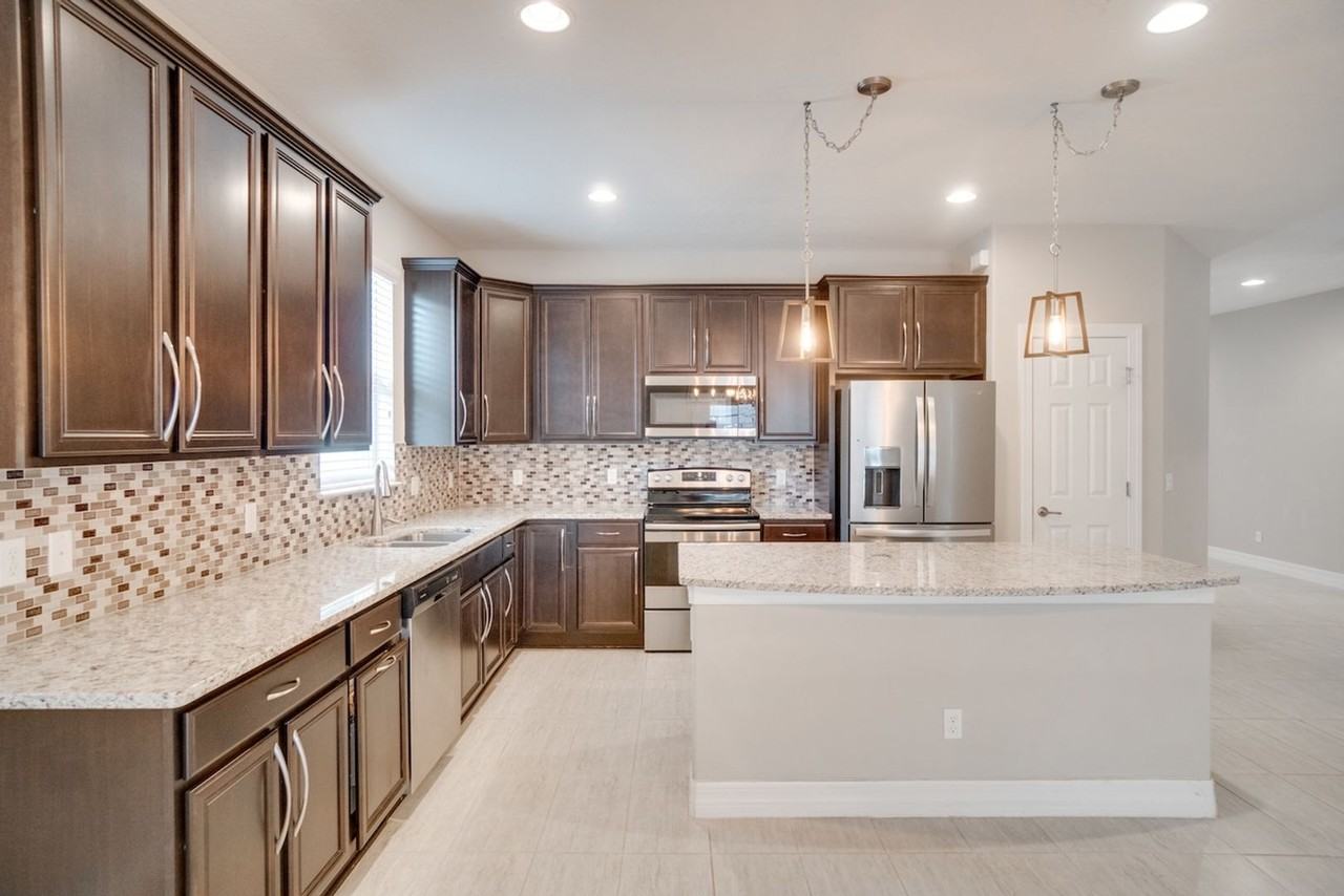 2751 Mead Ave - Photo 4 of 29