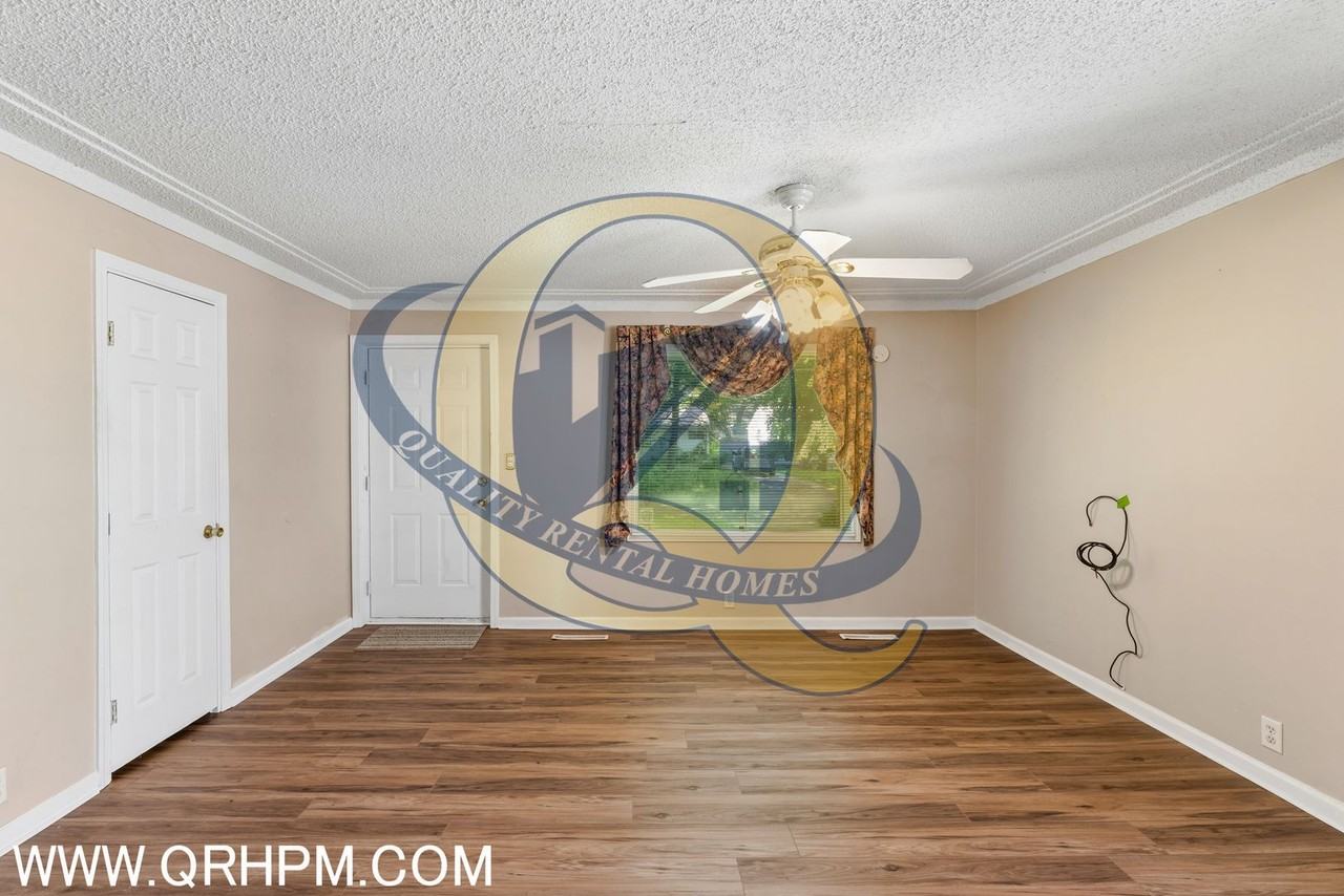 3118 Wyoming Ave - Photo 4 of 17