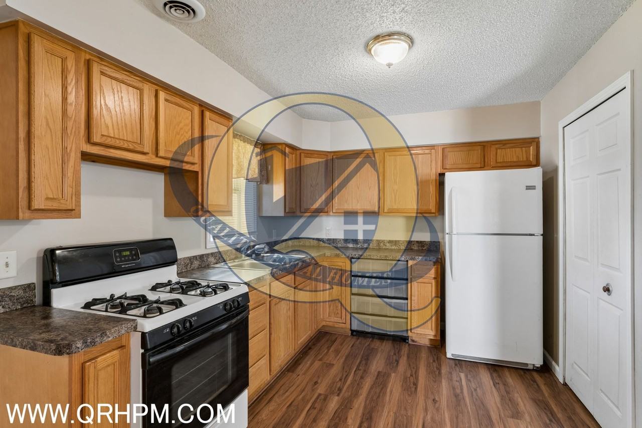 3118 Wyoming Ave - Photo 6 of 17