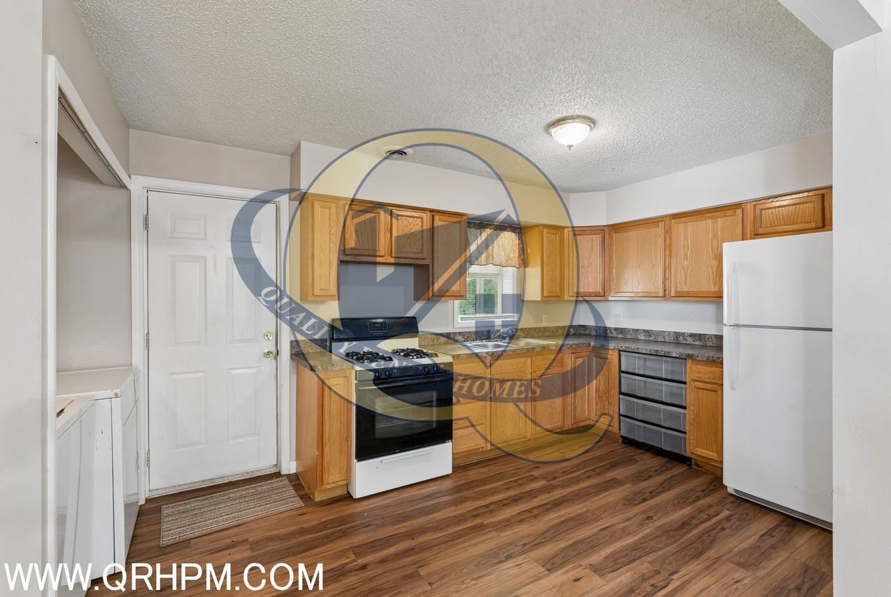 3118 Wyoming Ave - Photo 7 of 17