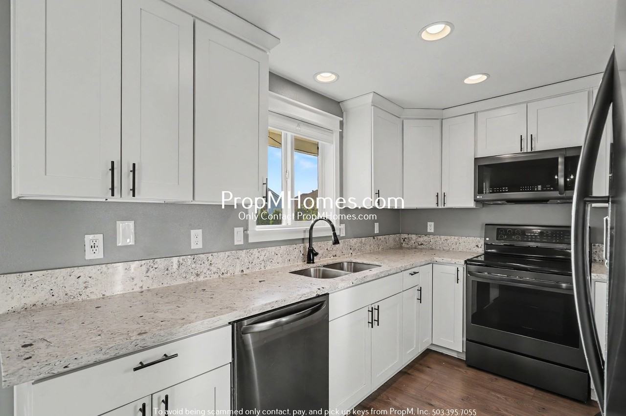 5137 Nw 172nd Pl - Photo 6 of 27