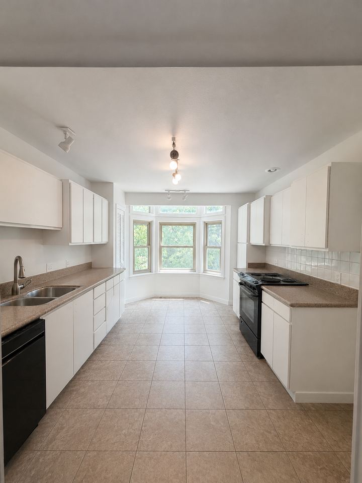 767 W 13th St - Photo 4 of 6