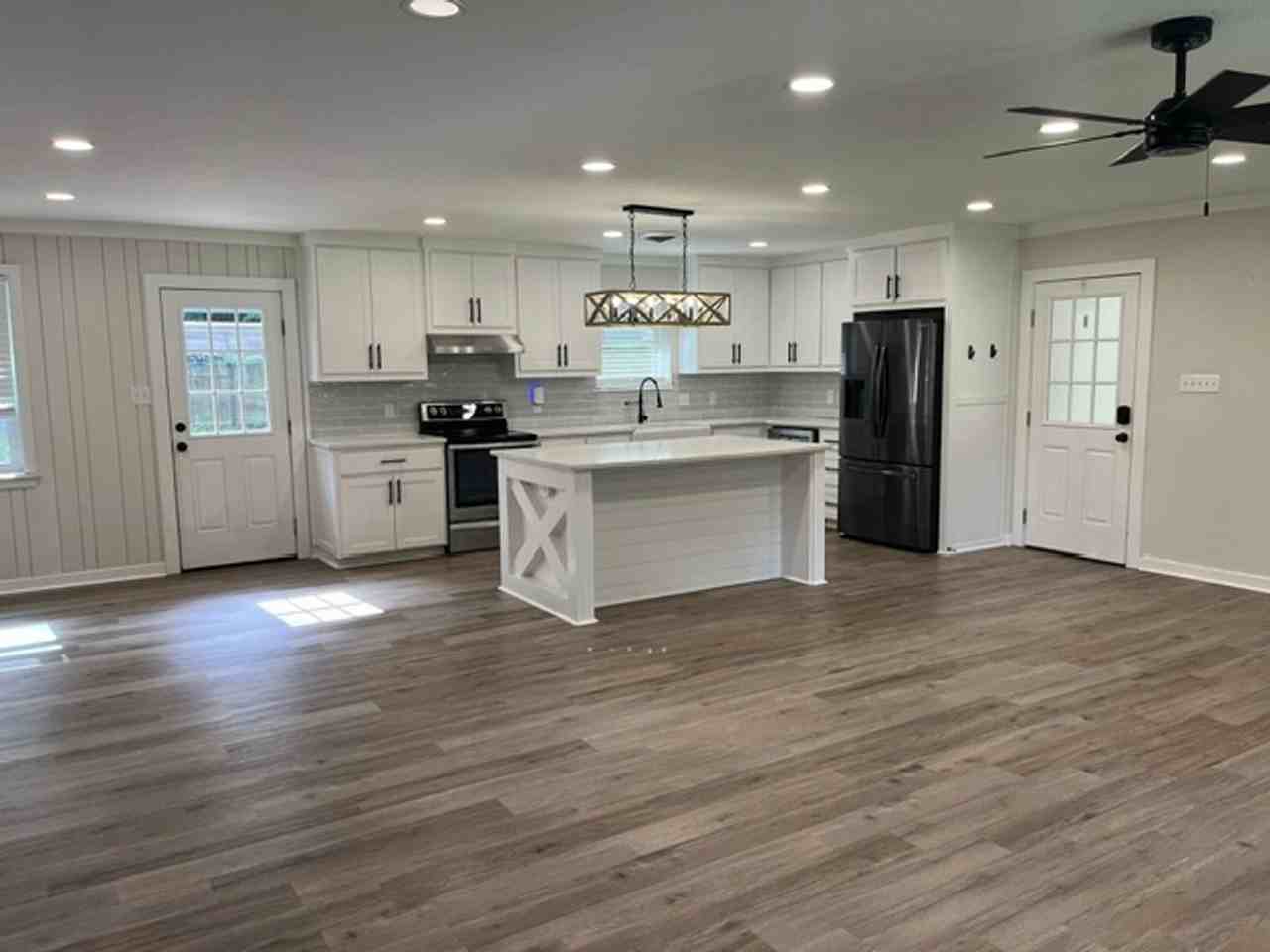 375 Sherwood Forest Blvd - Photo 2 of 17