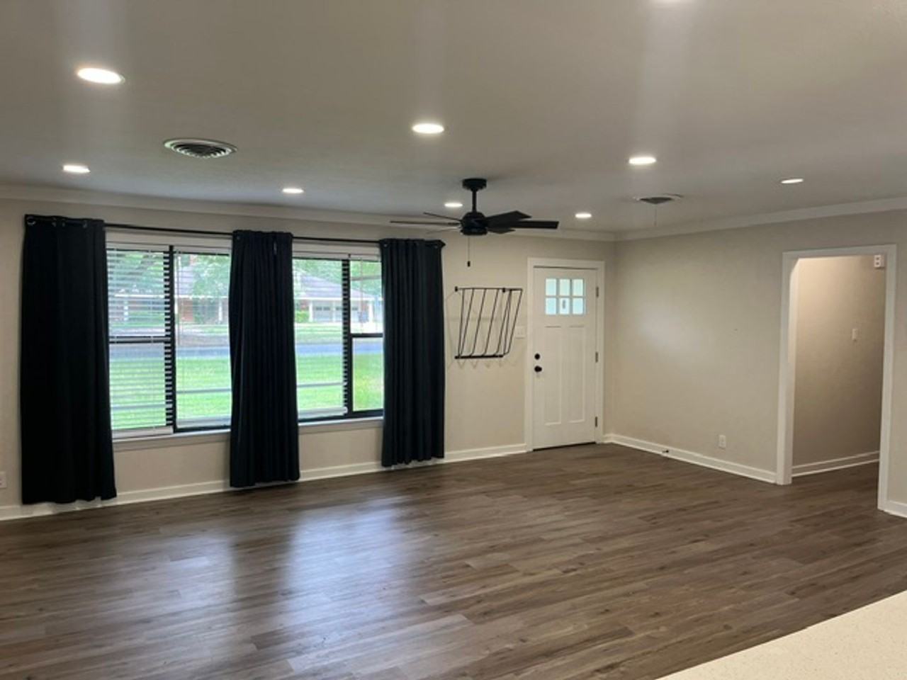 375 Sherwood Forest Blvd - Photo 4 of 17