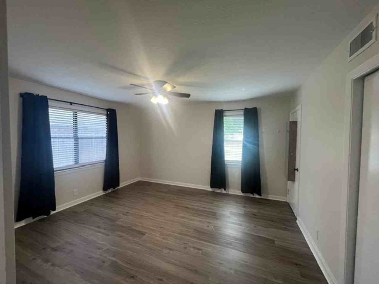 375 Sherwood Forest Blvd - Photo 7 of 17