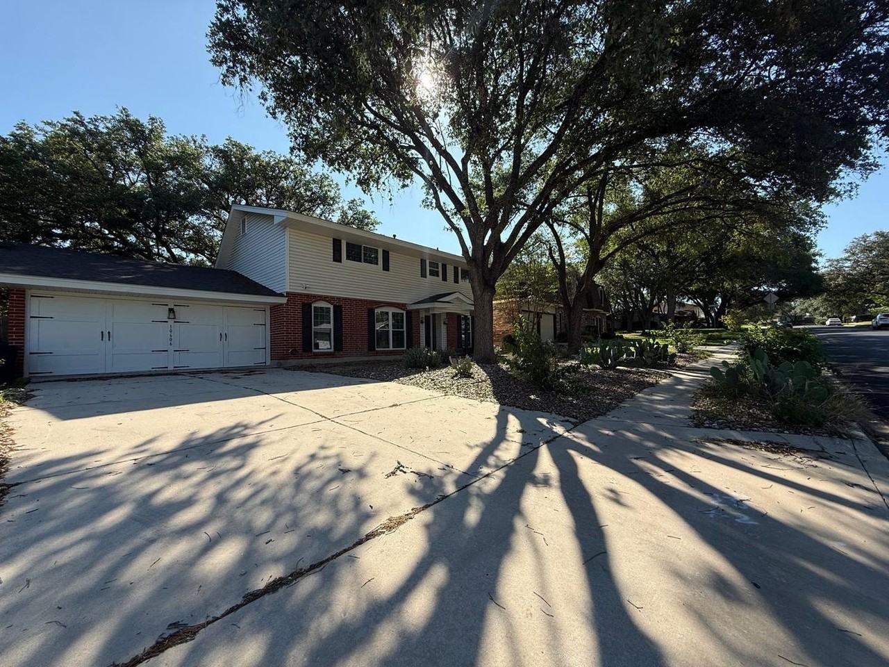 10606 Millspring - Photo 3 of 19