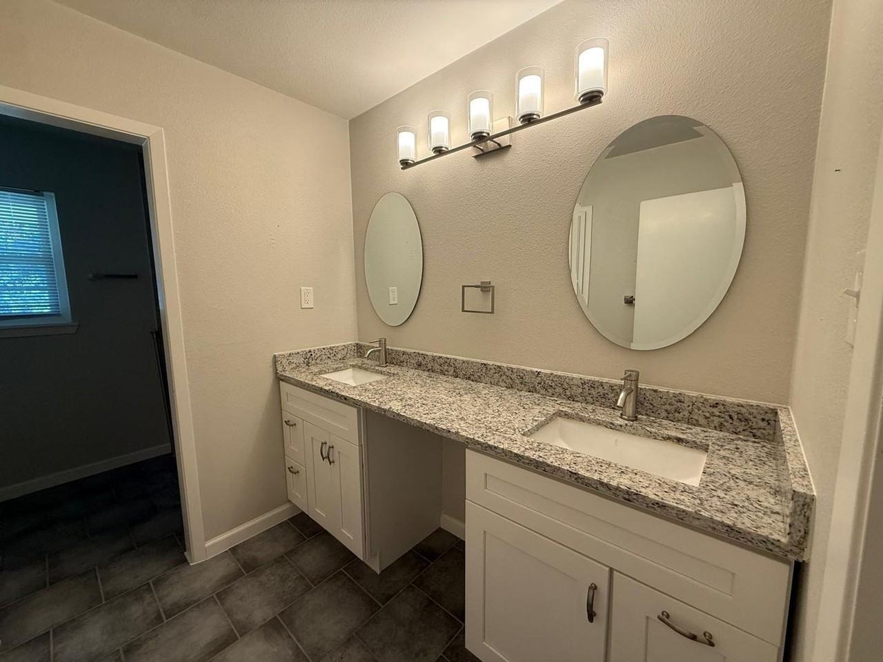 10606 Millspring - Photo 7 of 19