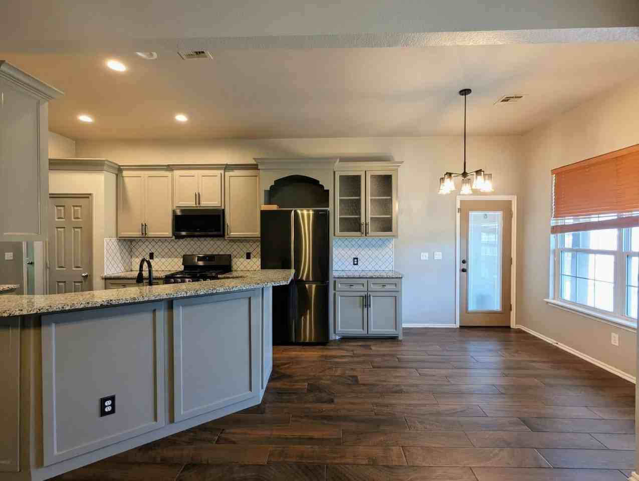 505 Sw 159th St - Photo 4 of 17
