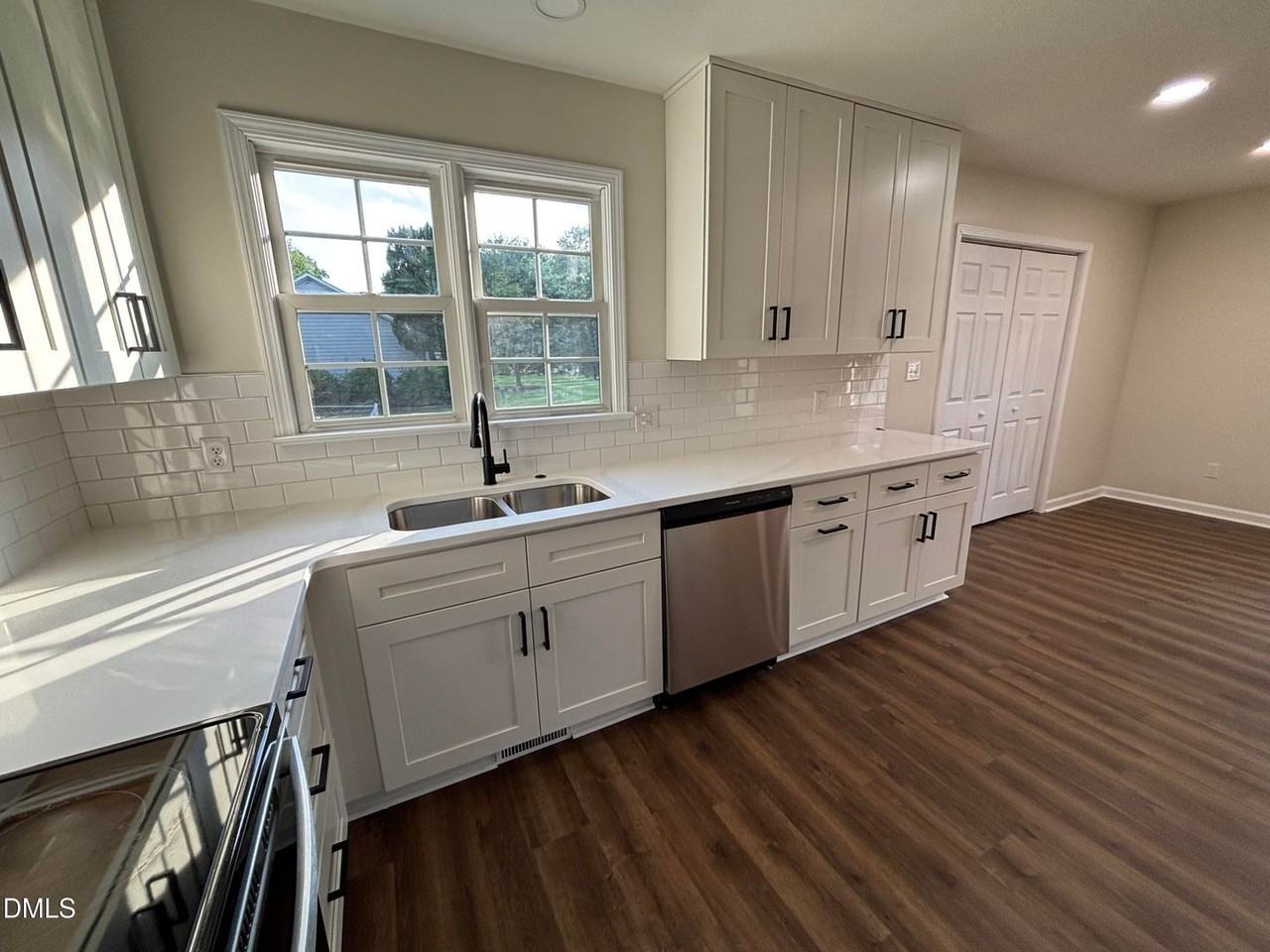 170 Devin Dr - Photo 3 of 50