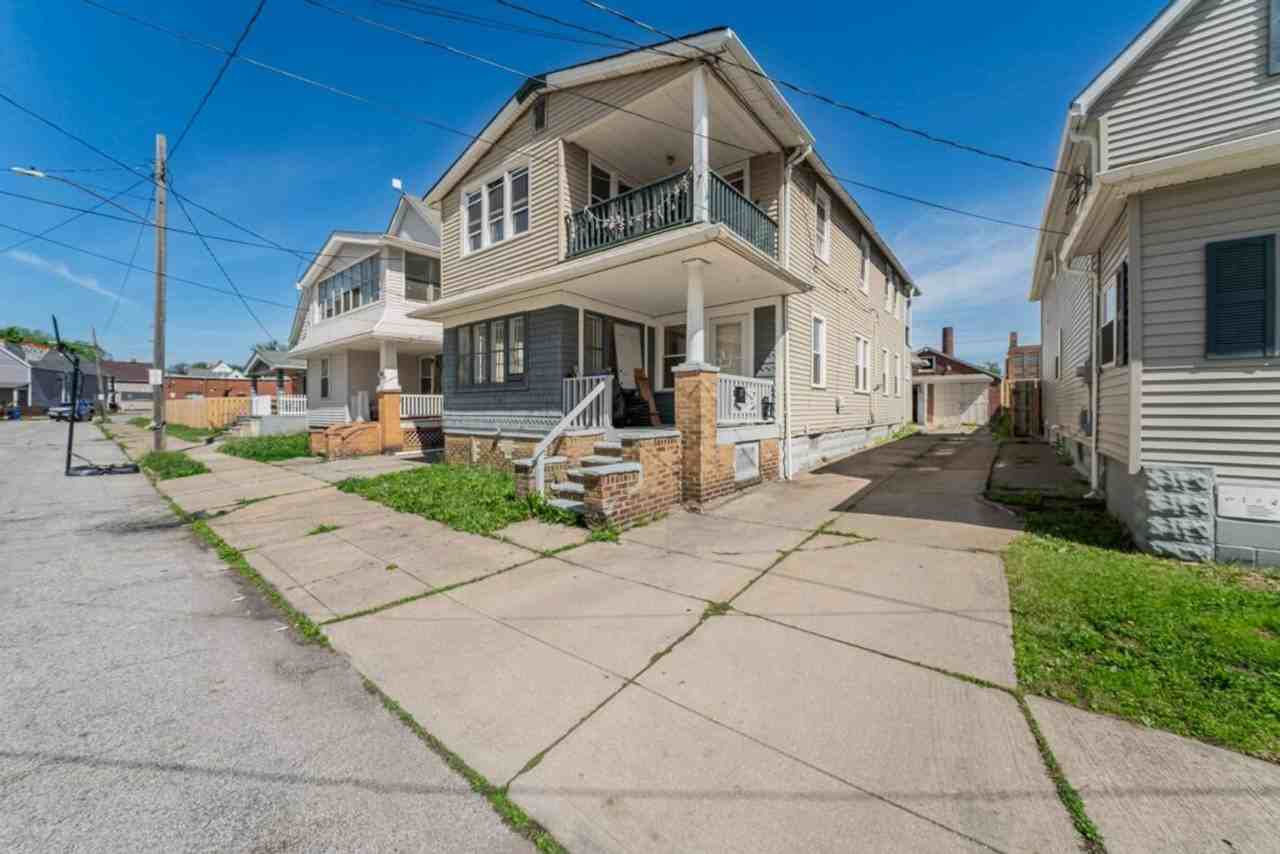3402 Roehl Ave - Photo 2 of 50
