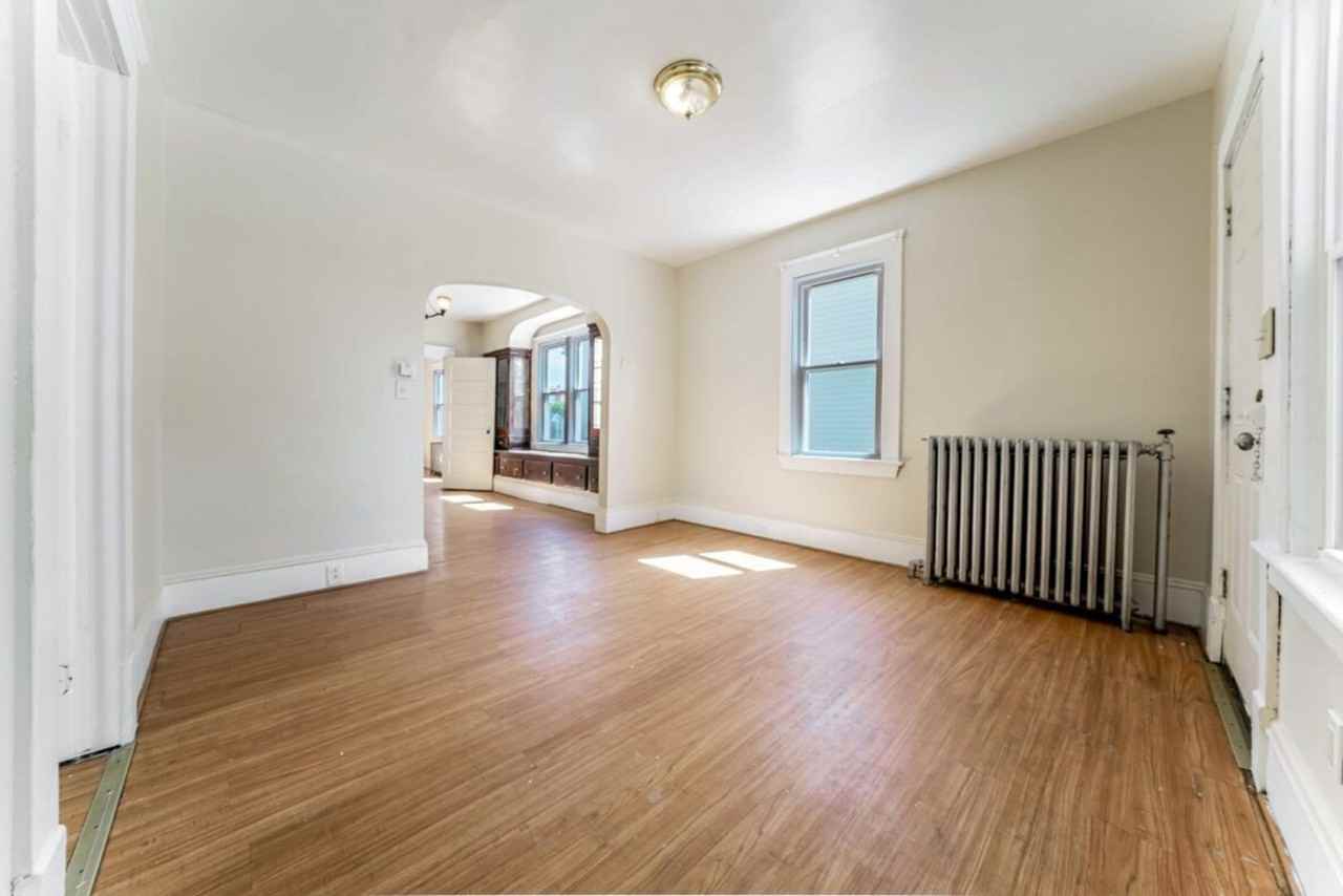 3402 Roehl Ave - Photo 5 of 50